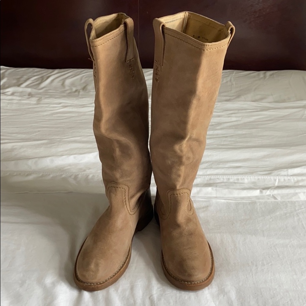 Frye Celia 76340 distressed tan boots size 8B